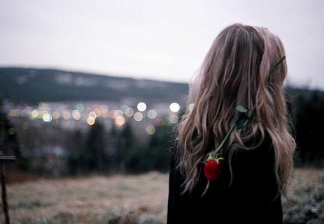 我试着数着你笑着给自己造成的伤害