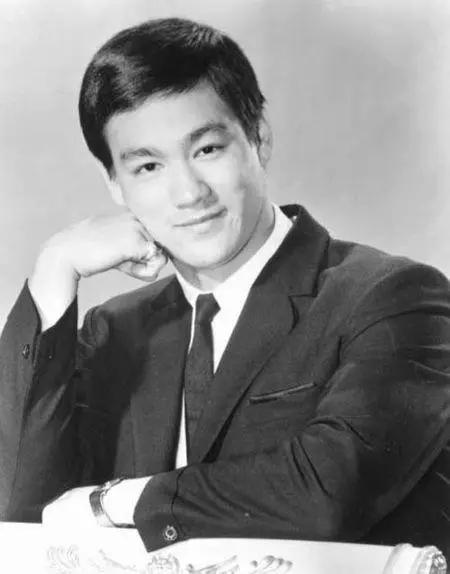 从中我们可以从许多方面了解这位武术大师的思想实质和精神力量