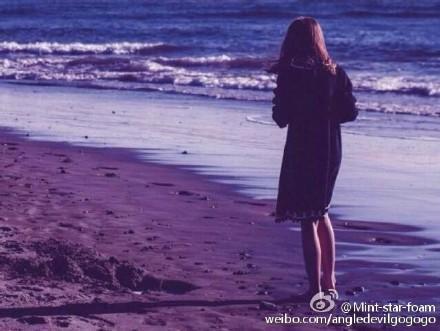 触摸过去相互抱怨的密封信件