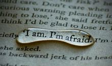 很有意境的短句：温山软水繁星万千不及你眉眼半分