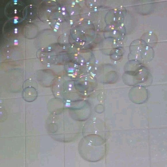 静静的河着眼睛