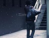 一旦一个人跌倒了