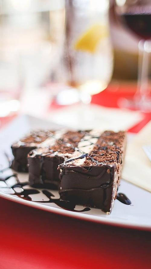 请享受小编编写的有关与朋友吃饭的快乐的句子