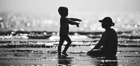 请欣赏一些由编辑编辑的有关家庭角色的完整句子