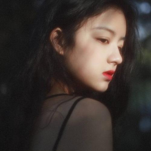 请享受由编辑人员组织的描述在沙滩上玩得开心的句子