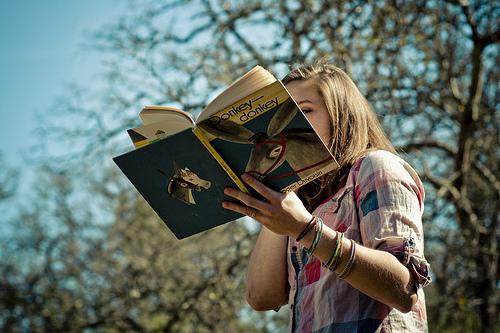 清晨的阳光照在你身上