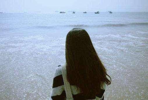 擦伤手上的一些疤痕已成为历史