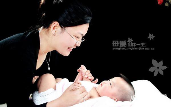      ●母亲是儿童未来命运的创造者（欧洲） ●摇篮的手是支配世界的手（美国） ●没有什么比巴格达更美