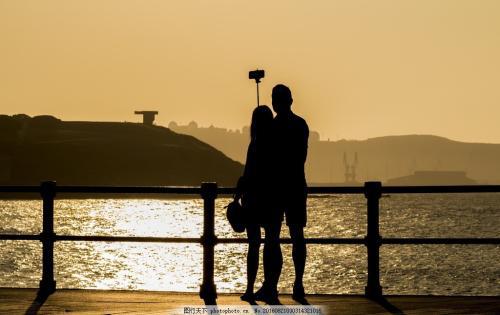 请欣赏有关如何哄男孩开心的句子