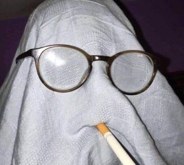 女人的一生最喜欢两朵花：一朵是富贵的花