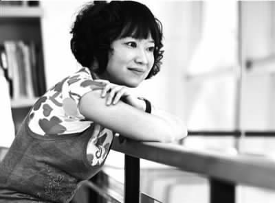 50.每个女人都是一把双刃剑，最可爱的一面是最恐怖的一面。 -“沙漏”