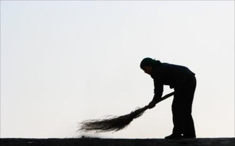 11.当您骑着装满垃圾和废物的自行车走开时，您在我们身后的路上留下了清洁，美丽和欢笑。