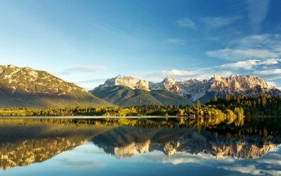 10.如果今天下雨，那就把我的问候放进雨滴里，渗入你的内心。如果今天阳光明媚，那就将我的问候与阳光混合，照进你的内心；如果今天没有阳光看到乌云，那就在空中问候我，轻轻抚摸你的脸。世界问候日，问候语好吗？