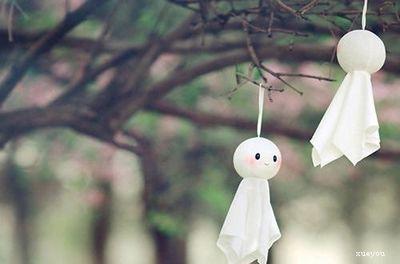 9.即使忘记了他的声音,忘记了他的微笑,忘记了他的脸,总会有一些人铭刻在他们的记忆中,但是当你想到他时,这种感觉永远不会改变。