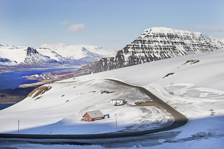 20.生命是一条无名的河。它是深的或浅的。这个世界是如此之大，无论是爱情还是友谊，在一起都需要很多命运，所以不要轻易放弃彼此。有些人只有在迫不及待的情况下才能离开，有些事情无法完成，他们只能放弃，关于幸福或痛苦的过去，只能埋在心底，有些希望，关于现在或未来，只能选择忘记。