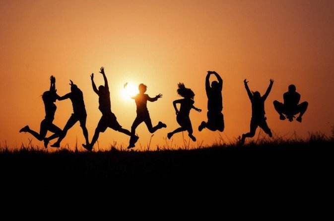 15.控制命运的方向是斗争。不要抱有幻想，不要放弃任何机会，不要停止一天的努力。