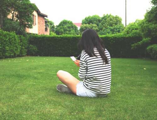 15.别人鄙视你是非常可怜的；自己看不起自己更不幸。