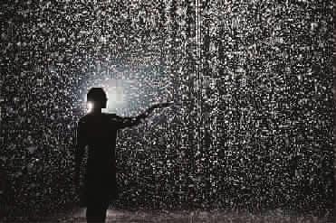 11.暴雨倾泻而下，就像一扇开着的门，无数的箭从地面上射出，成千上万的瀑布落在房屋上。