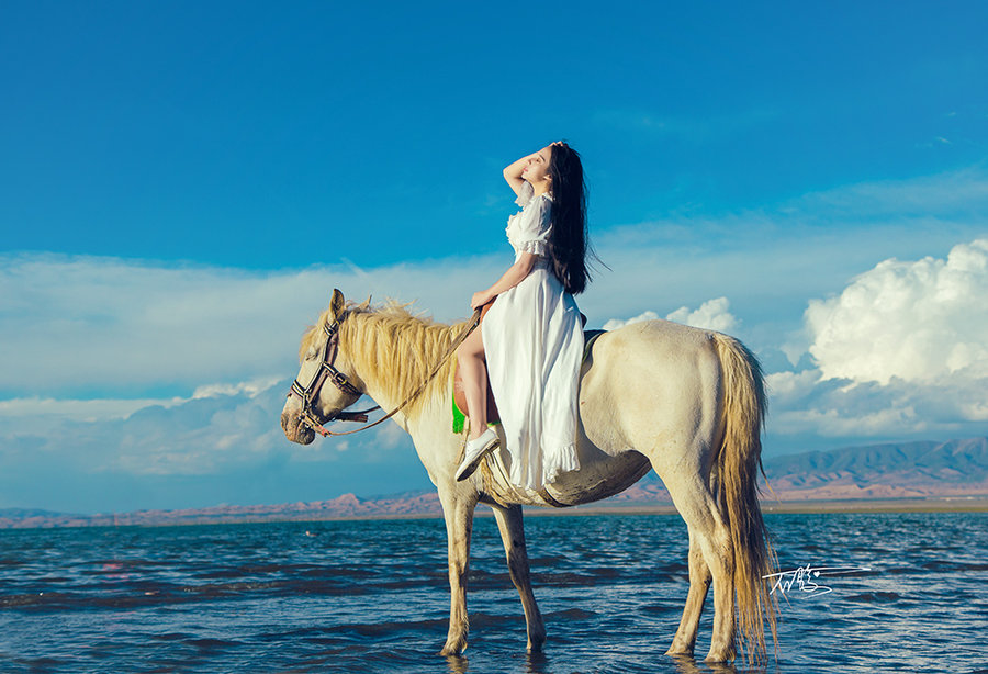 21.我知道路边的柳树何时绿色，花园中的牡丹何时开花。从那天起我不知道，我开始爱上你了。