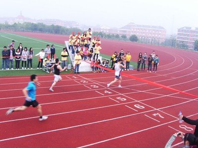 三年级一班的口号八字