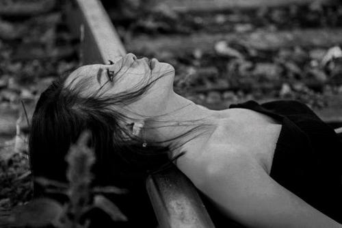 一个人默默心痛的句子