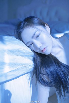 11.偶尔的忙并不意味着忘记；夏天的到来，希望您感到舒适；落下的问候一起弥补了这一刻；此短信中收集了所有问题，以给您最好的祝愿。