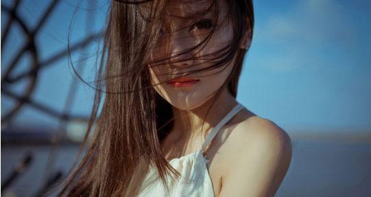 11.我就像你不需要的影子,让孤独交流悲伤,与爱无关,这些无味的日子,眼泪是唯一的奢侈