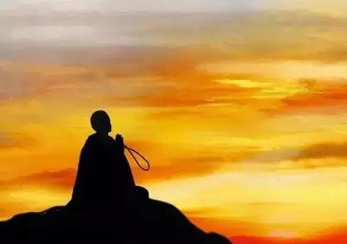 39.苍阳嘉措《天上的水》的第七首歌，人们走得很远，只是为了紧紧地拥抱自己。我只喜欢在长笛声中闻到杂草的香味。沉默-我喝水以消除他人的口渴。 -长阳嘉措