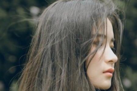 9.当眼泪掉下来时，我意识到分离是另一种理解。