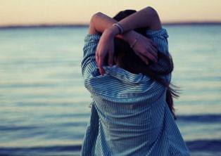 10.世界跌宕起伏，繁荣不复存在，一夜之间枯萎，它重归尘土。无论是哭泣，痛苦，放弃还是不愿放弃，最后您仍然离开了。