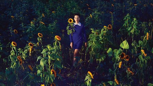 12.每次在绝望的边缘，我都会为您加油，在悬崖边缘的每一次失败，我将鼓励您，每一次极限挑战，我都会祝福您，每一次精彩的表演，我为您欢呼！