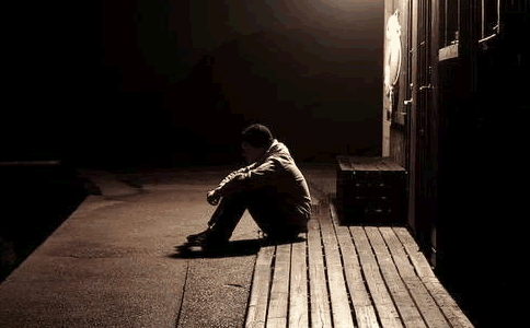 8.清醒不像宿醉那样痛苦。太醉了，忘记了背叛和伤口。