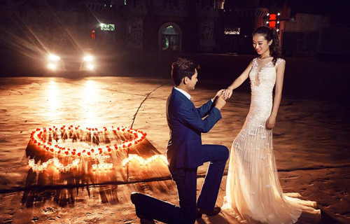 15.说了一下就知道了生活中的小事,我进行了扩展,看到了,您说过,不管它多么活跃,最终都需要分开。我一生都做过,今年冬天也做过。华夏雪,你看,你说你爱上了过去的美好时光,所以我用浮雕金凤凰制作了这个浮世绘,你可以看到。您说营首山并不冷,所以我会把手放在河山上取悦您。