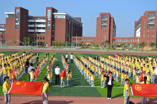 赞美学校的句子