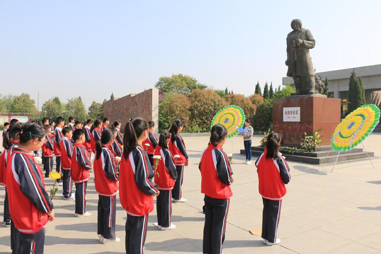 缅怀先烈的短句 缅怀英雄的寄语 1