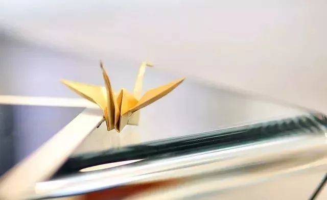 15.公开看到很多事情是一件好事;如果您看不到公开的地方,那末您必须度过难关。