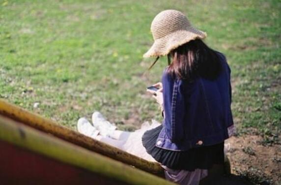 11.痛苦使人清醒，生活中的一切都必须依靠自己。别人的怜悯不会使您拥有更美好的未来。