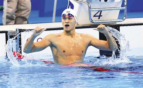 15.带着微弱的悲伤,走进明媚的三月。温暖的春风唤醒万物的生长。先后还唤醒了我的隐藏回忆。那年和本月,我说“要携手并进,永不分离”。走来走去,他们变成了每个人的悲痛回忆。在三月,一个人,一座城市和一个故事都将在复兴大地中增加新的内涵,并迎来新的开始...