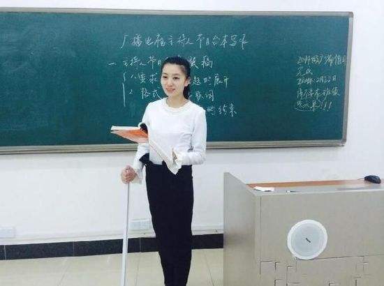 15.每个孩子都是种子。我想成为阳光，给他们温暖。我想成为雨露水，给他们营养。我想成为土壤，给他们活力。