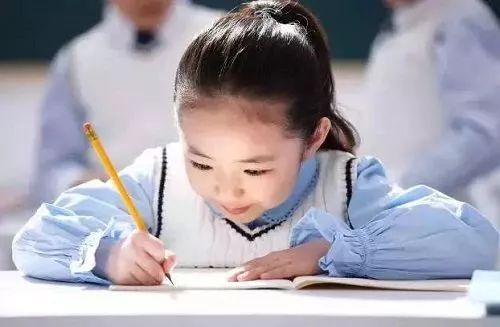 15.泰山不是基础，学习也不是自夸。天空为自己说话，地球为自己说话。