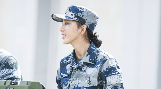 74.有一条法国谚语:爱人在你身边,天堂无处不在。幸福并不是因为你得到更多,而是因为你在乎。努力追求自己没有得到的东西,不知道如何珍惜自己拥有的东西,结果只是浪费生命。