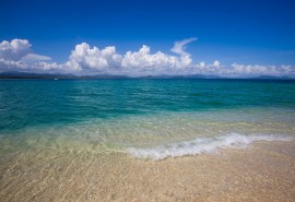 12.朋友,希望你总是微笑着,微笑着,等待幸福敲门!