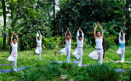 15.圣徒做着他们不做的事,他们一言不发。万事万物都可以毫不犹豫,活着但没有,不要依靠它,而可以成功。丈夫是富举,所以他不会去。