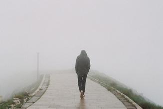 20.我不敢说你的名字。如果有人问我担心的原因，那是遥远的大海的怀旧或寂寞的秋天的萧条。