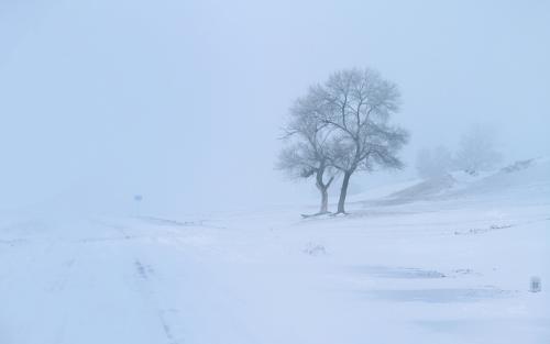 10.给您一瓶防晒霜：世界上无与伦比的产品；给你一把阳伞：烟消失了；给你一个旅行锅给你一个护身符：幸福的旅程！特别的您，不用担心，欣赏美丽的风景，充满乐趣！快乐的旅程！