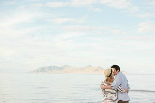 30.在这一生中，茫茫人海，云雾和日落，终于有了家