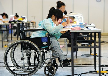 15.您必须额头上出汗才能拿面包。 -列夫·托尔斯泰