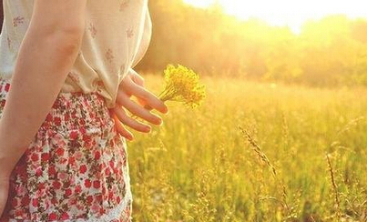 20.青年很高兴,因为它拥有光明的未来。