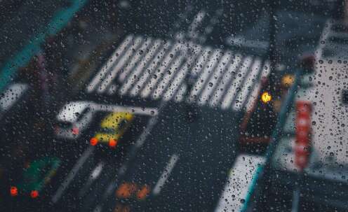 下雨天的搞笑心情说说 一直下雨的经典幽默说说短语