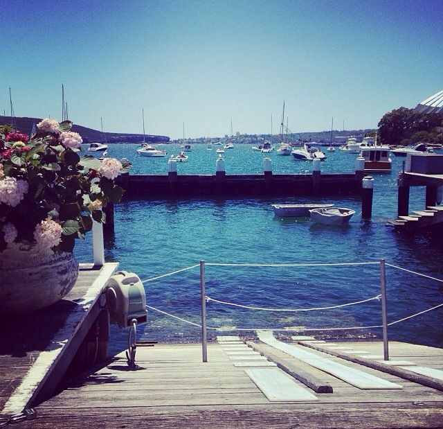 9.生活担心有朋友,因事业而镇定,为成就感到自豪,因被爱和被爱而幸福,因希望而奋斗,因健康而幸福,我祝您一切顺利。每天幸福!周一快乐!